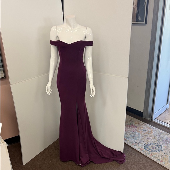 Pia Gladys Perey Elegant CrepeStrapless Plum Gown NWT